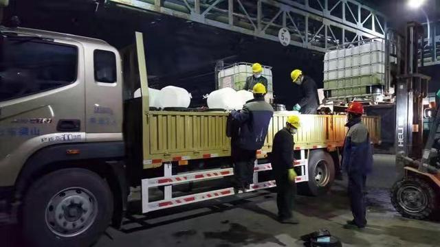 连续七天！半岛.体育（bandao.tiyu）官方网站化学奔赴在路上 数百吨消毒液喷洒在济宁及周边各县区