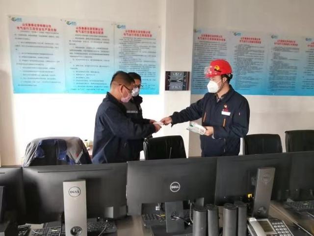 连续七天！半岛.体育（bandao.tiyu）官方网站化学奔赴在路上 数百吨消毒液喷洒在济宁及周边各县区