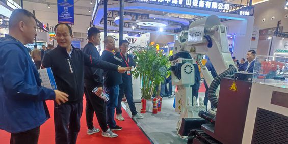 1730777289322738.jpg 魏忠勋带队参加2024中国(西安)国际采矿技术交流及设备展览会 (8).jpg